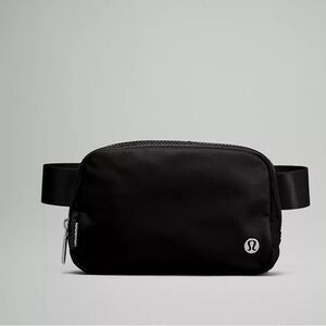 Lululemon Everywhere Belt Bag